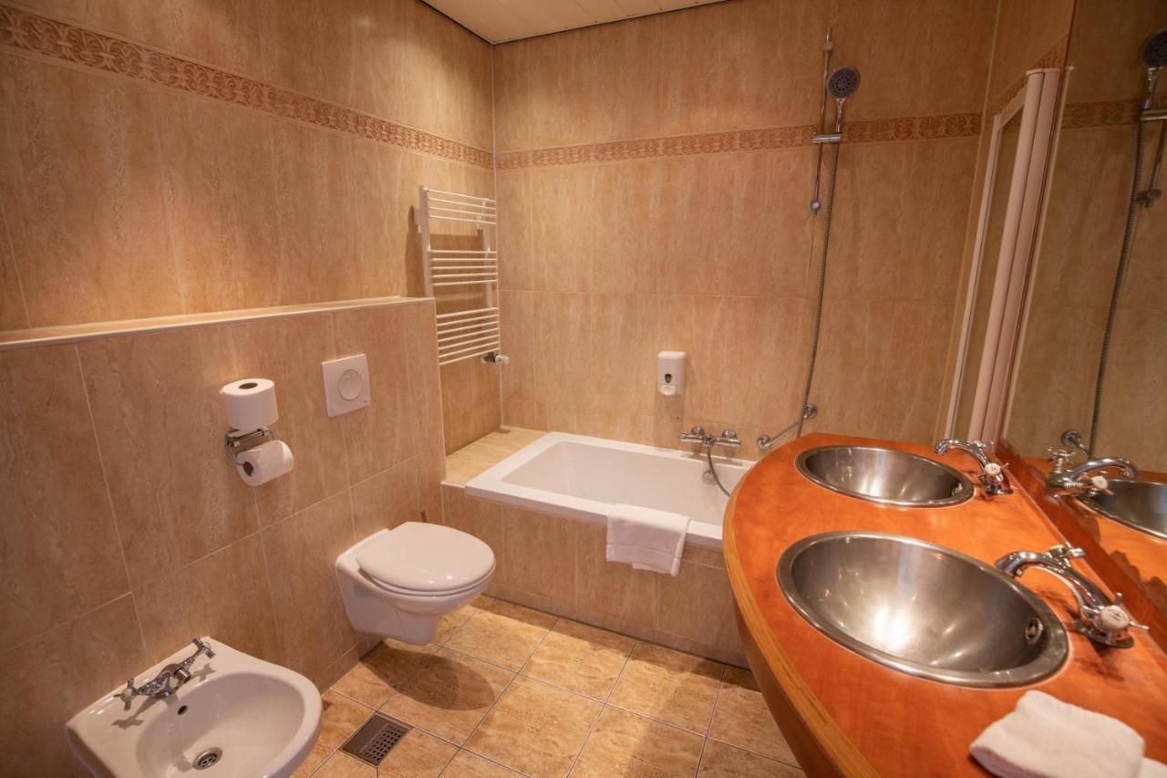 Amicitia Hotel 4*